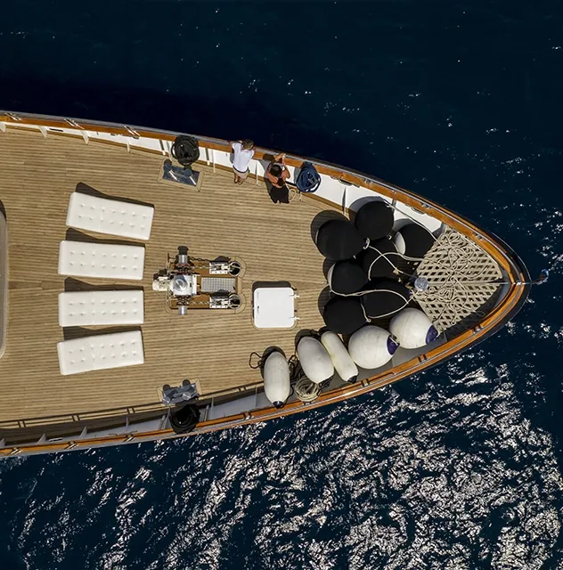 CRISTAL Bow deck