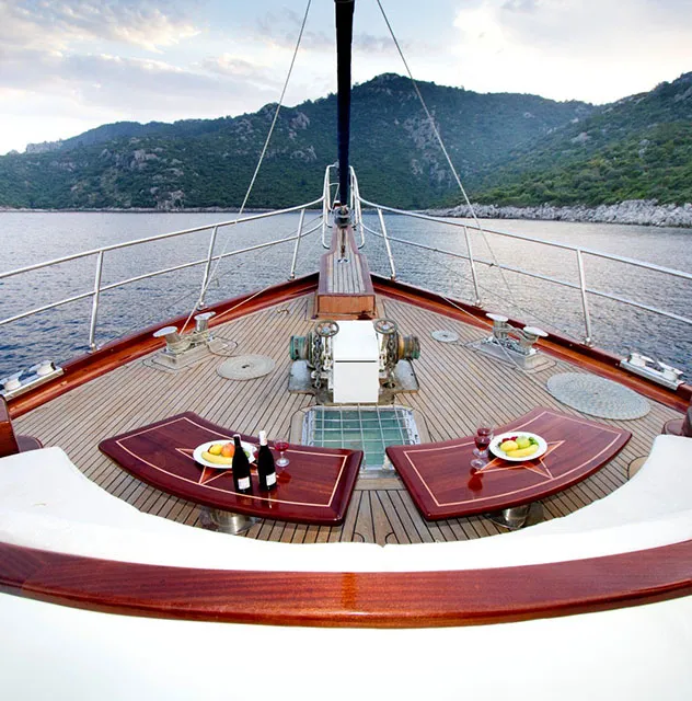 DIVA DENIZ Bow deck