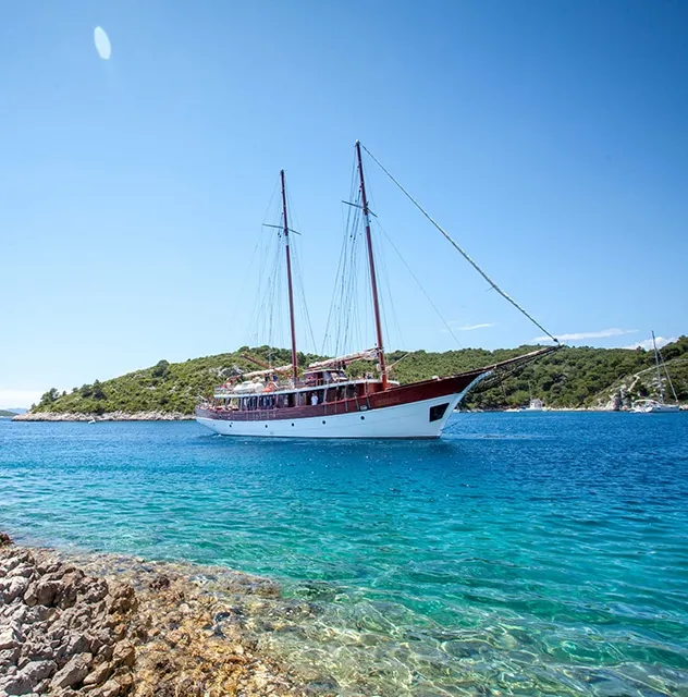 ROMANCA Anchored