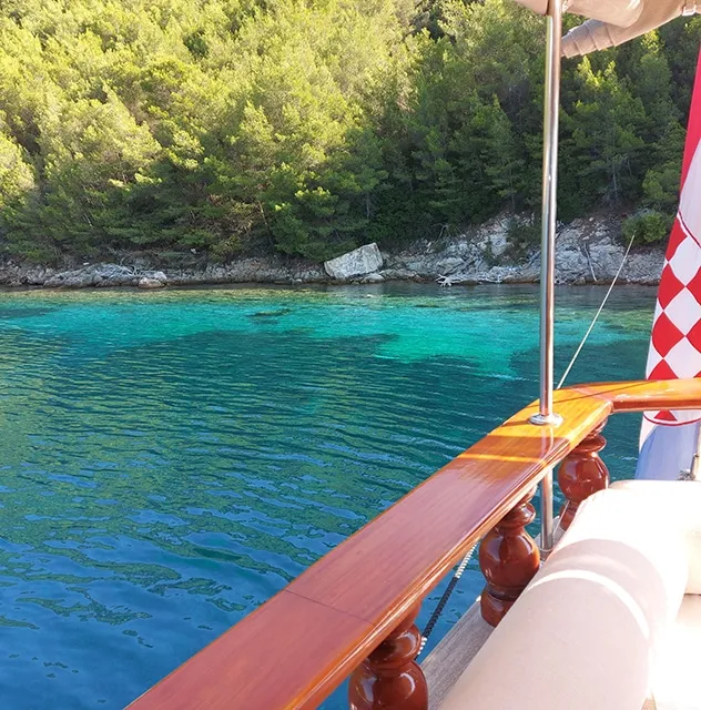 VIVERE Anchored