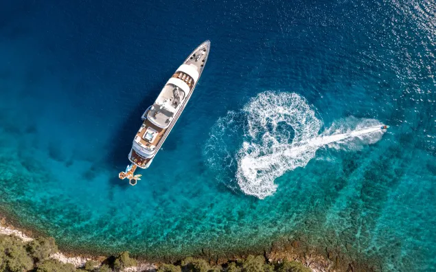 Yachts for large groups