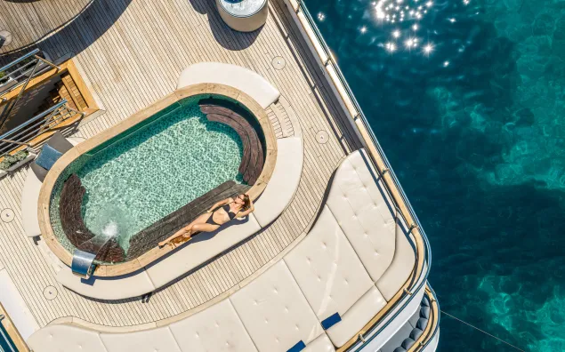 Luxury yacht charter