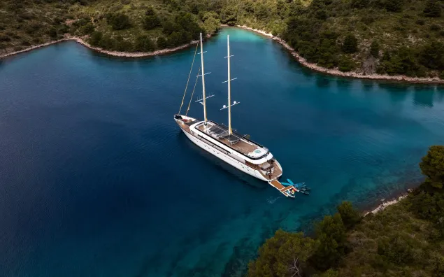 yacht contract