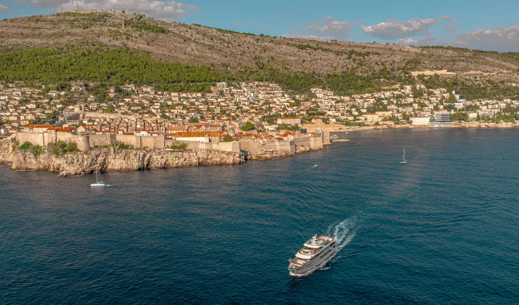 7 Essential Tips for a Memorable First Crewed Yacht Charter Experience