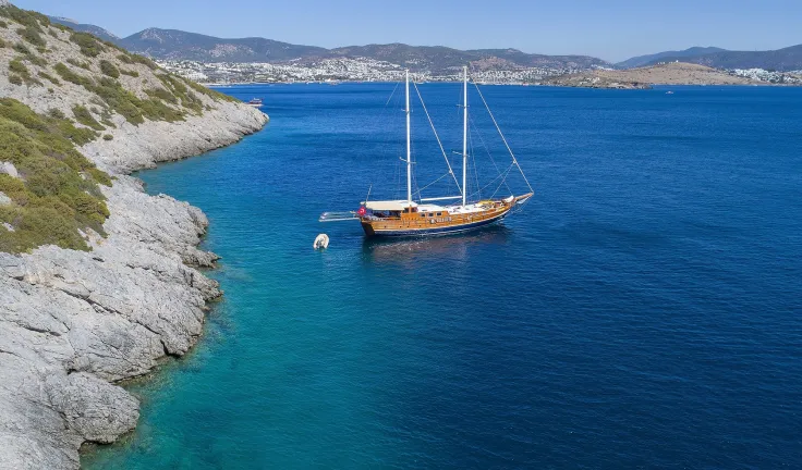 BURC-U ZAFER Anchored