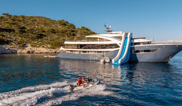 Discover the Best DS Yachts With Most Exciting Water Toys