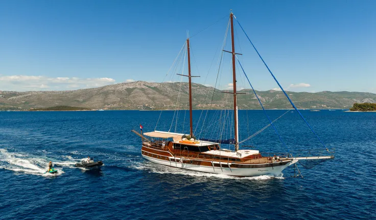 ELEGANZA Cruising