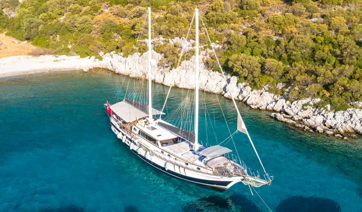 GRAND SAILOR Anchored