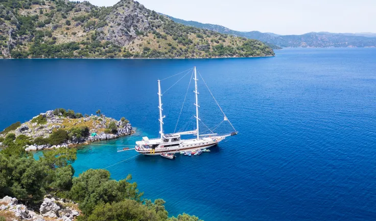 LUCE DEL MARE Anchored