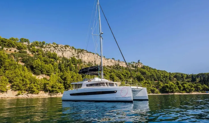 OCEAN LOUNGE Anchored