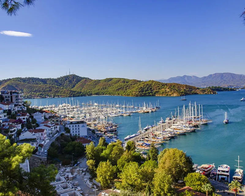 Turkey-Fethiye-view-of-the-harbor-with-numerous-yachts-and-beautiful-mountains-in-the-background-in-the-rays-of-the-sun