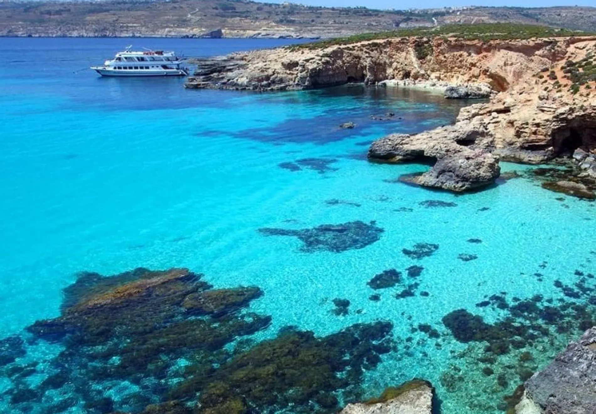 Blue-lagoon-in-Malta-on-the-island-of-Comino-1 CROP