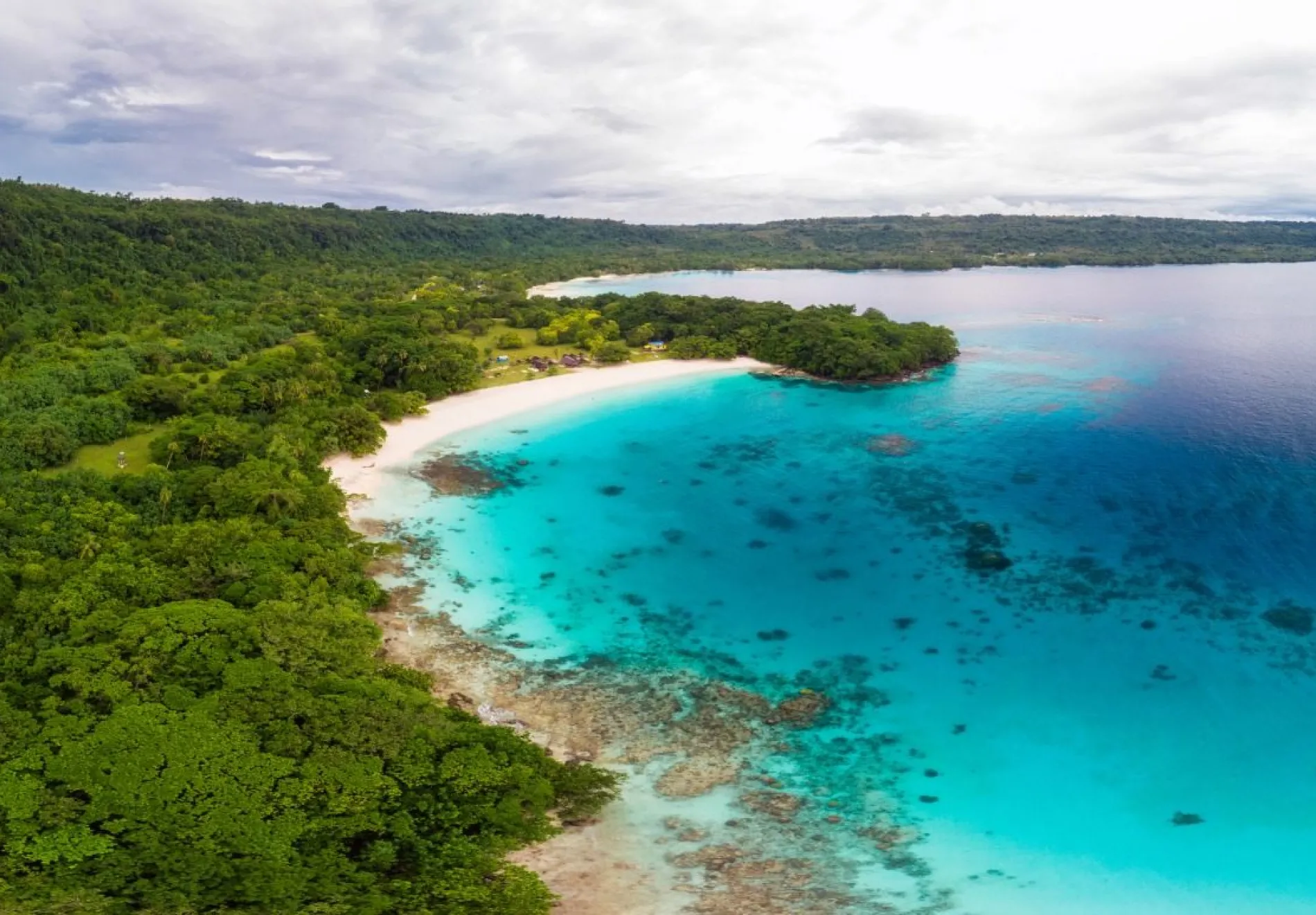 Champagne-Beach-Vanuatu-Espiritu-Santo-island-near-Luganville
