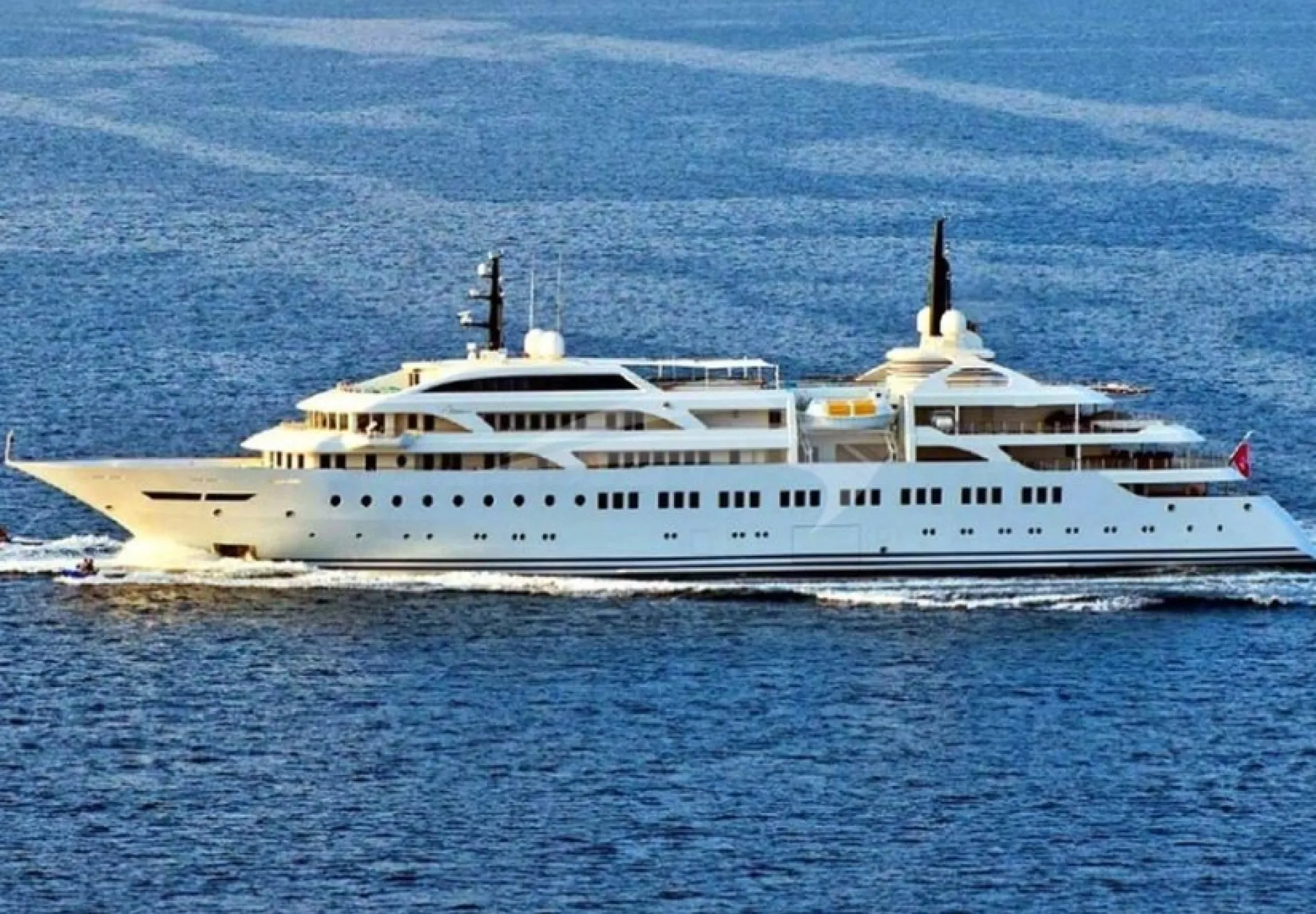 Mega yacht Dream