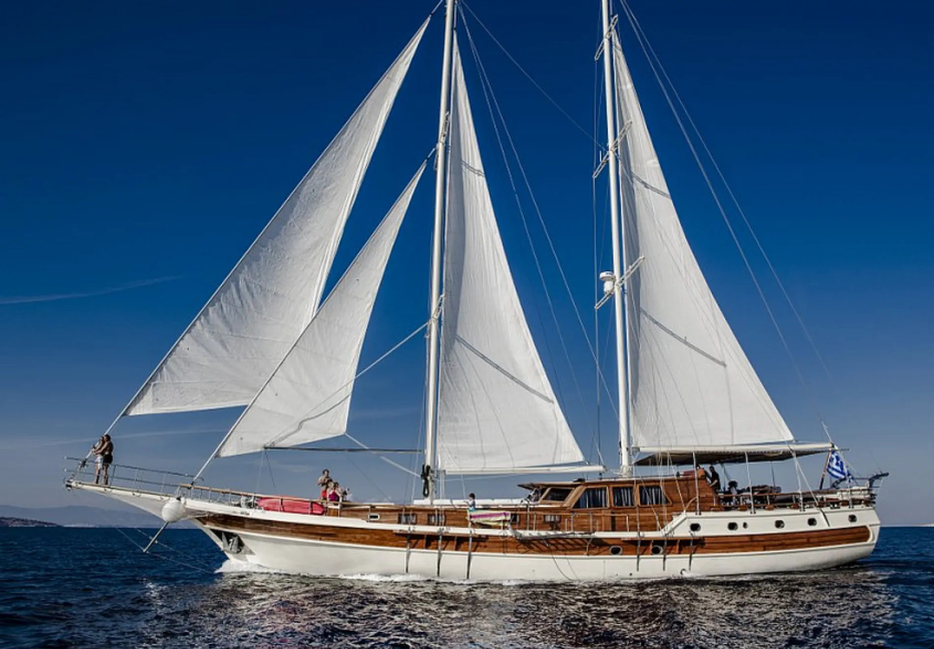 Erato-sailing-845x684