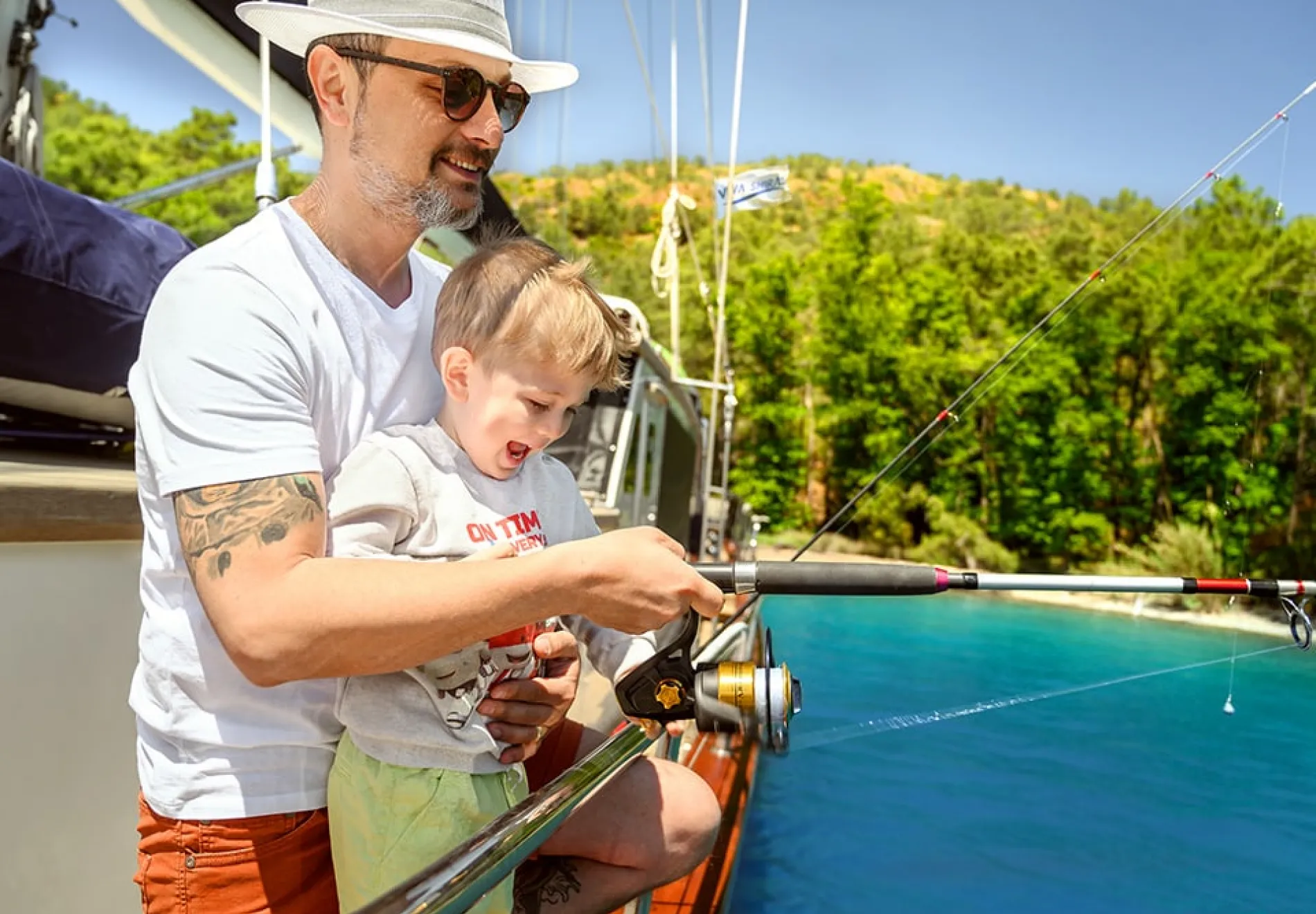 FAMILY-FISHING-TOGETHER