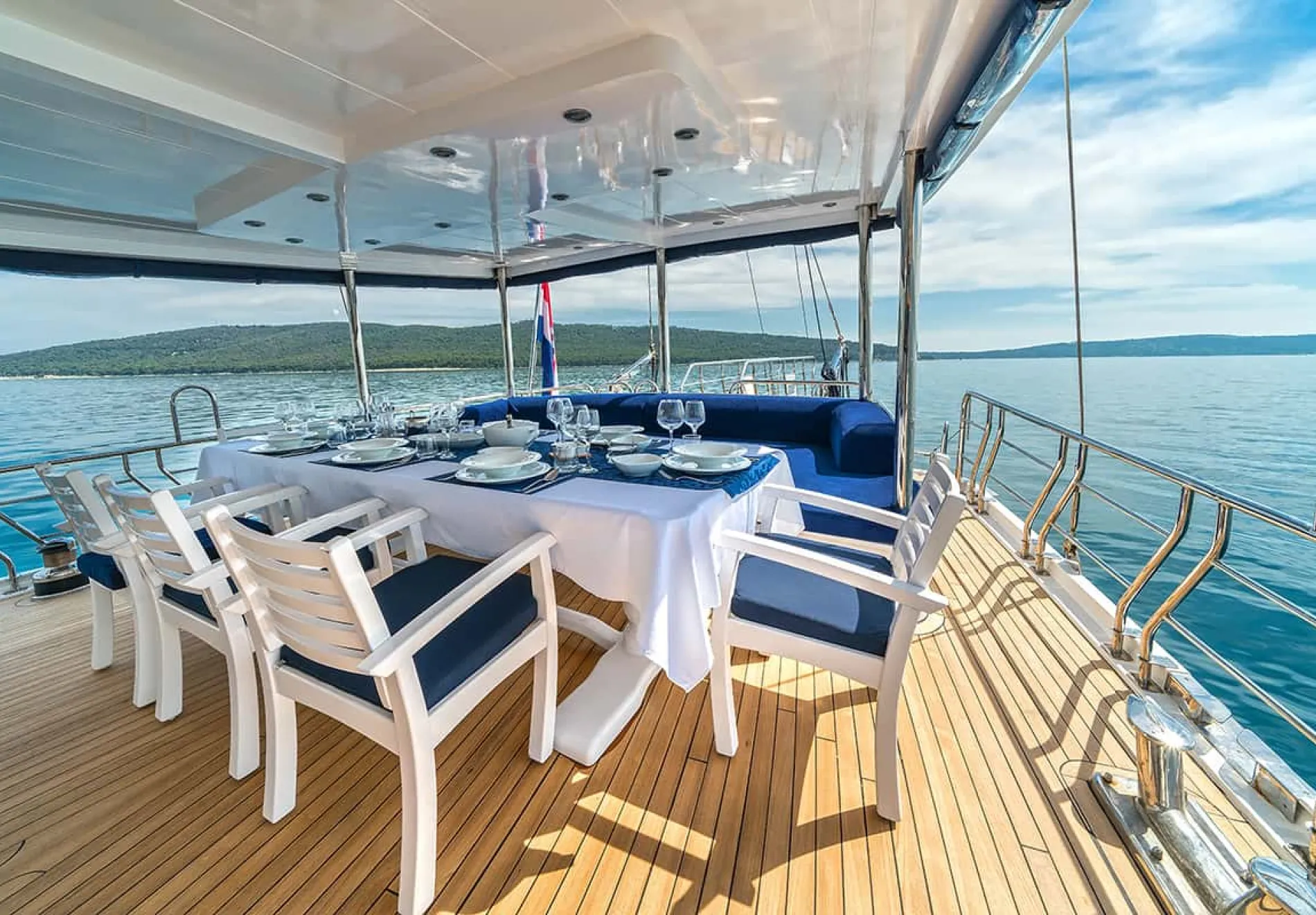 MASKE Dining area on Aft deck