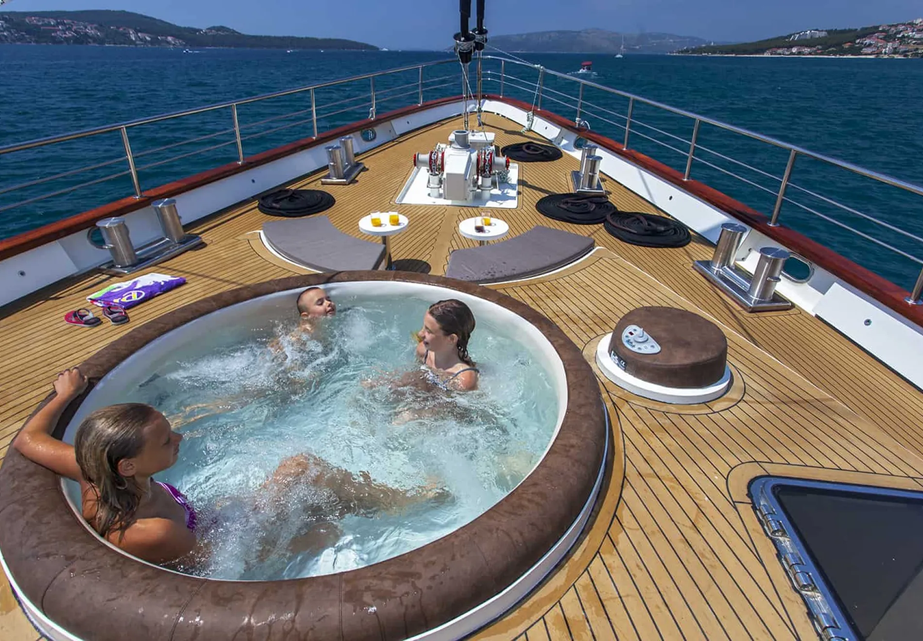 NAVILUX Jacuzzi on Bow deck