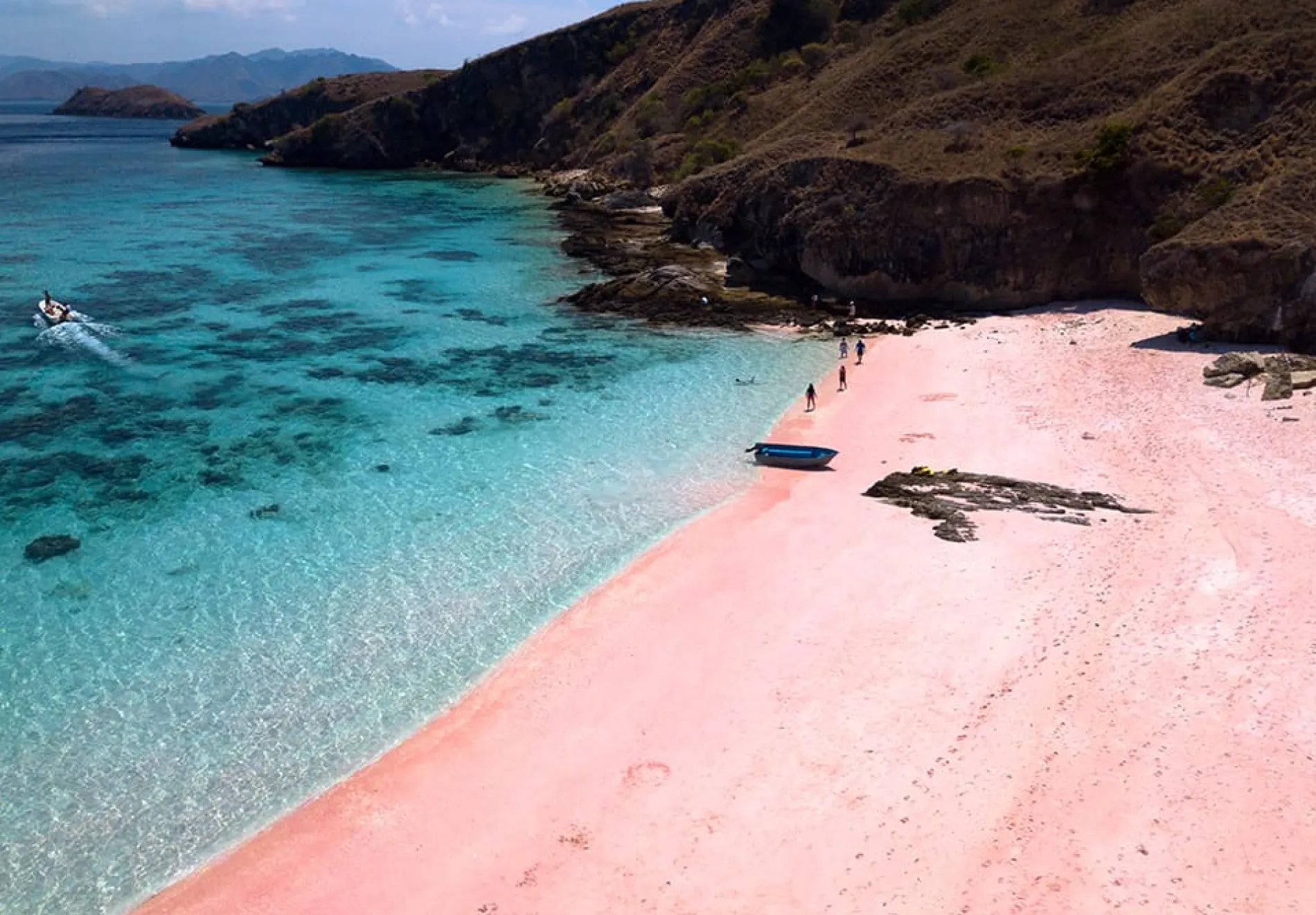 Stunning-pink-beach-in-Komodo-National-park-Flores-Indonesia