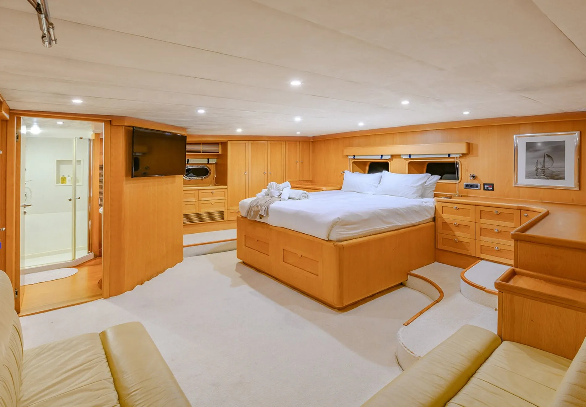 VIVA SHIRA Master cabin