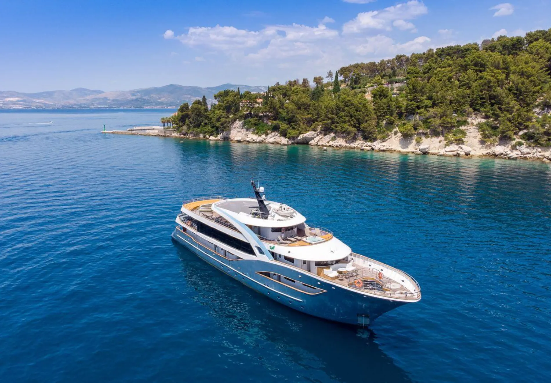 luxury yacht charter in croatia