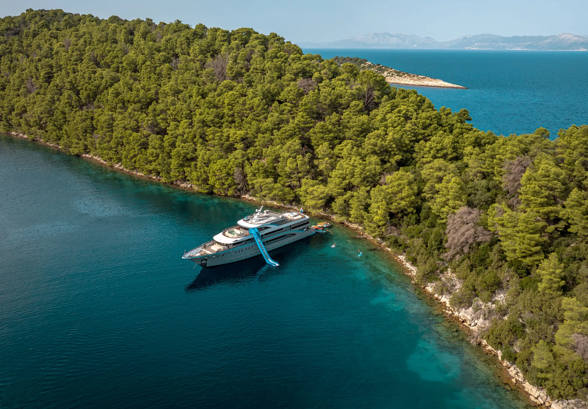 Meet DS Yacht Freedom’s Exceptional Crew