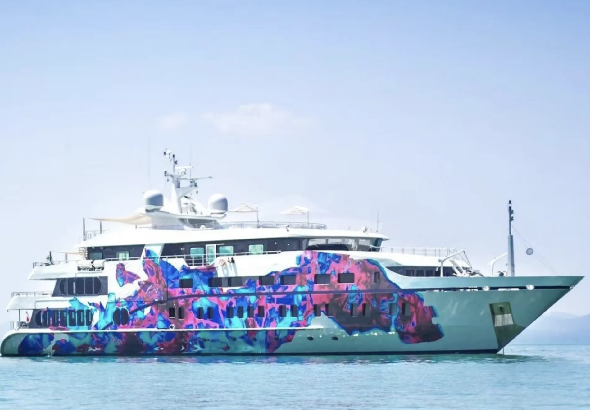 Saluzi mega yacht