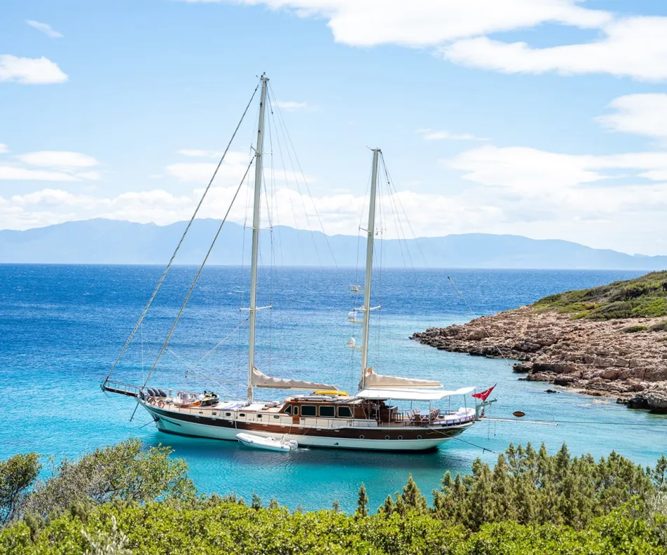 ESTRELLA DE MAR Anchored