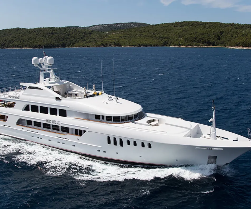 MUSTIQUE Cruising