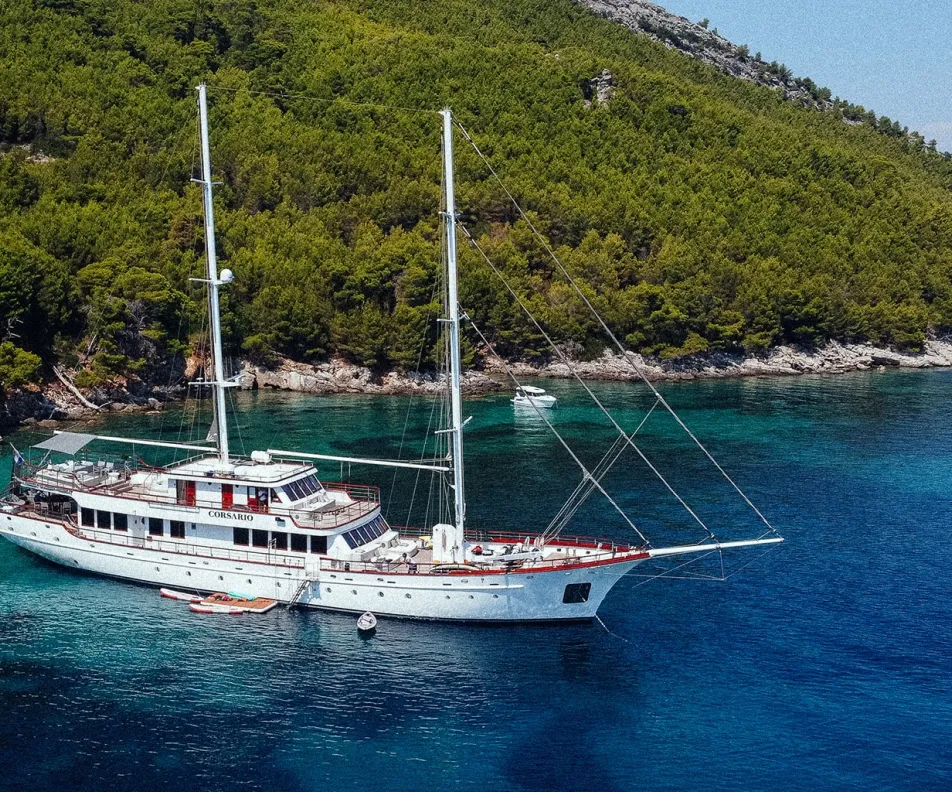 CORSARIO Anchored