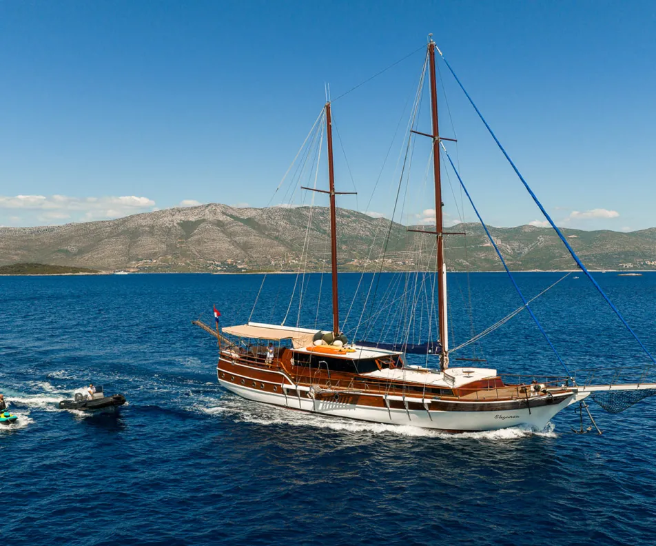 ELEGANZA Cruising