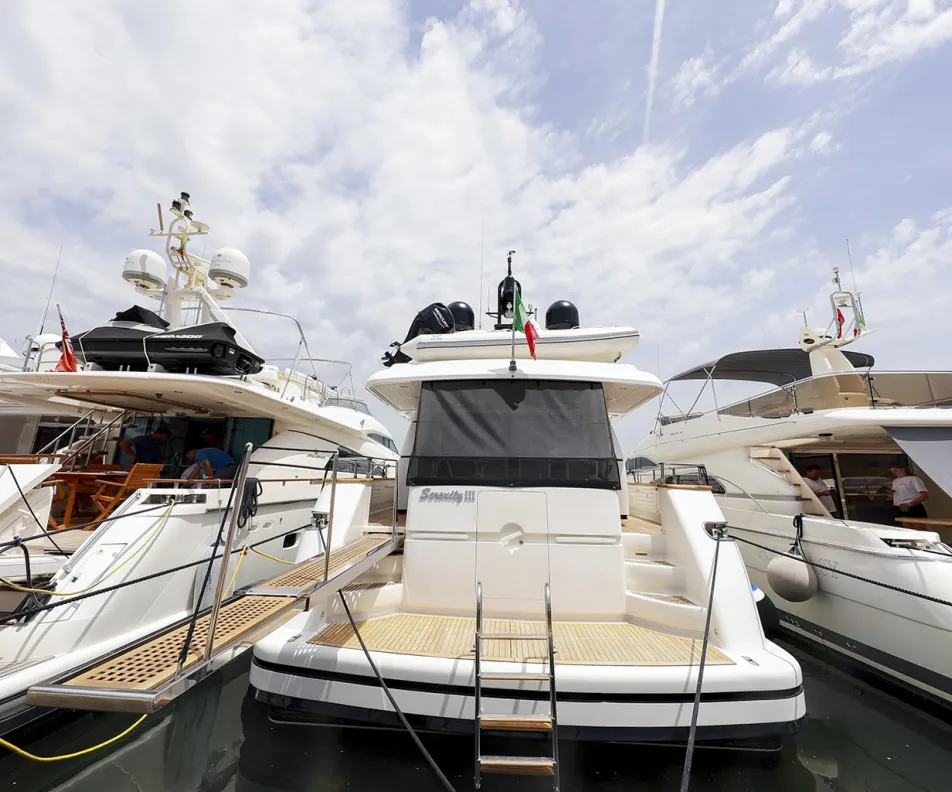 SERENITY III Bow deck