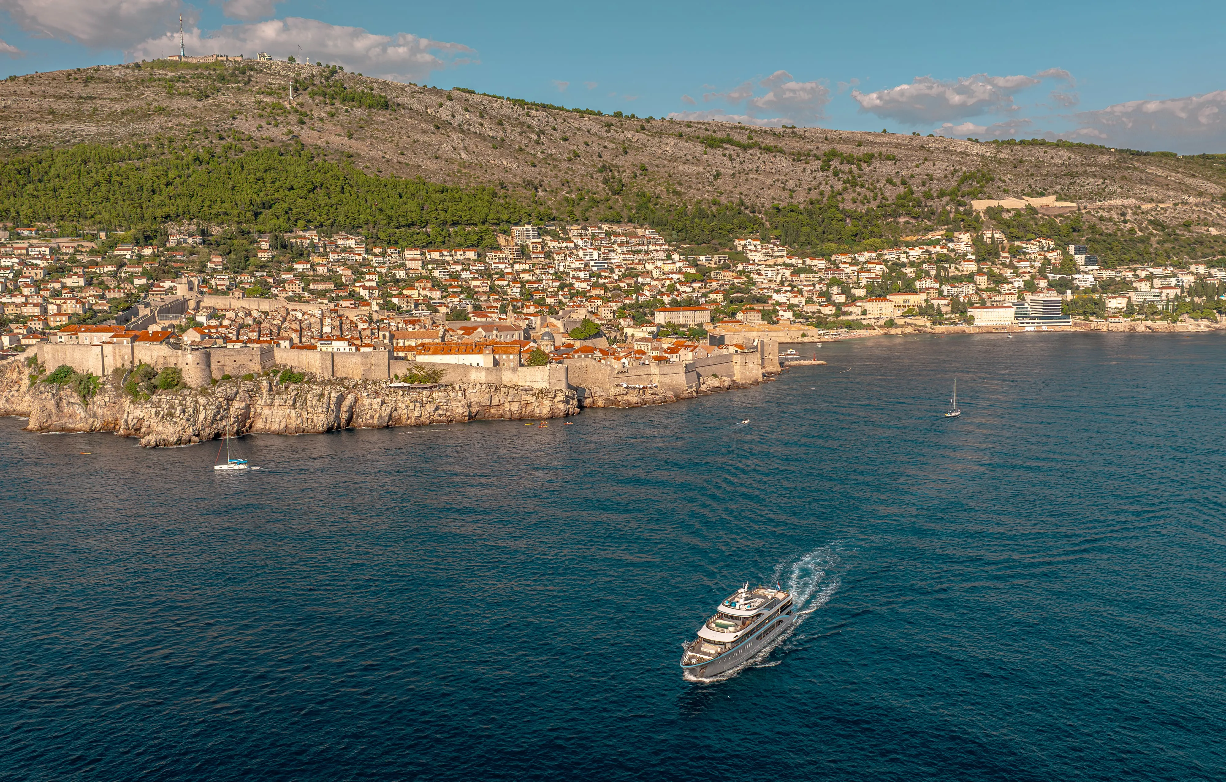 7 Essential Tips for a Memorable First Crewed Yacht Charter Experience
