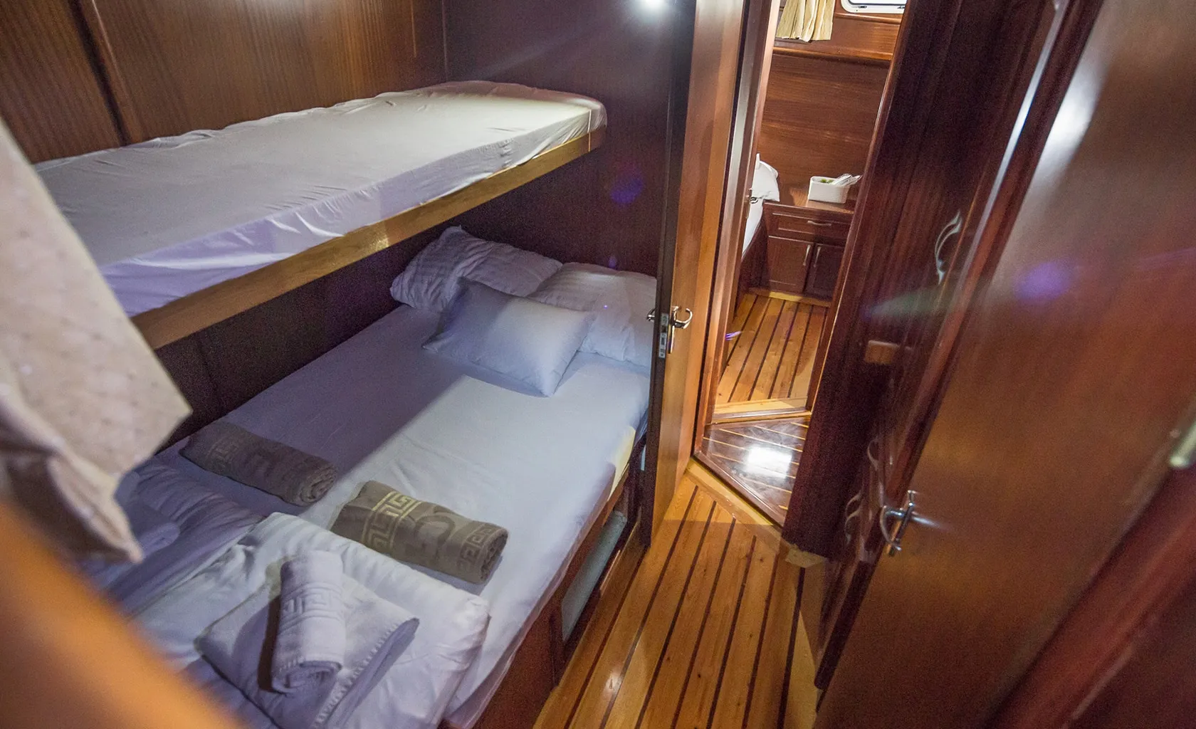ALLURE E Double cabin with bunk bed