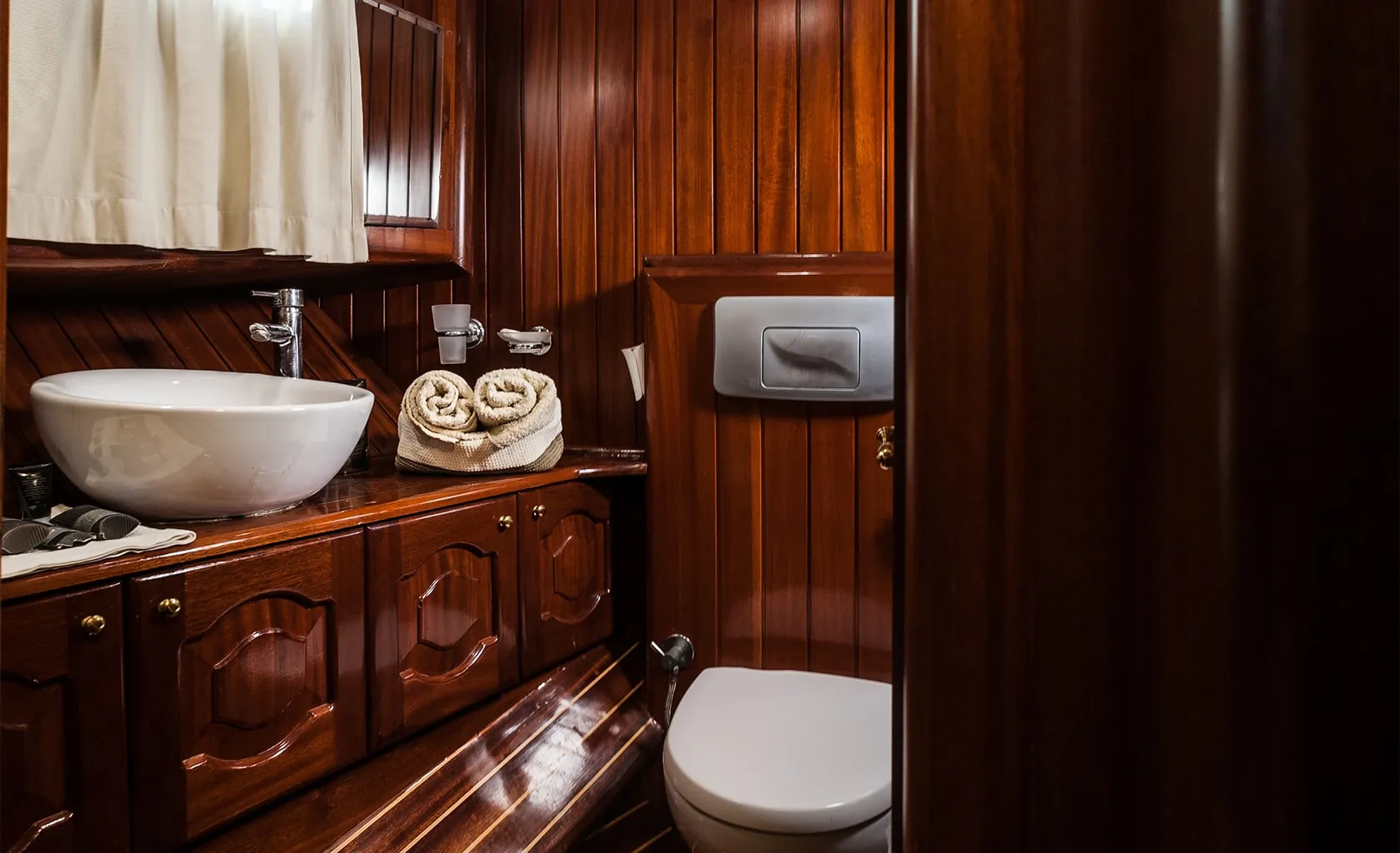 ANGELIQUE Bathroom