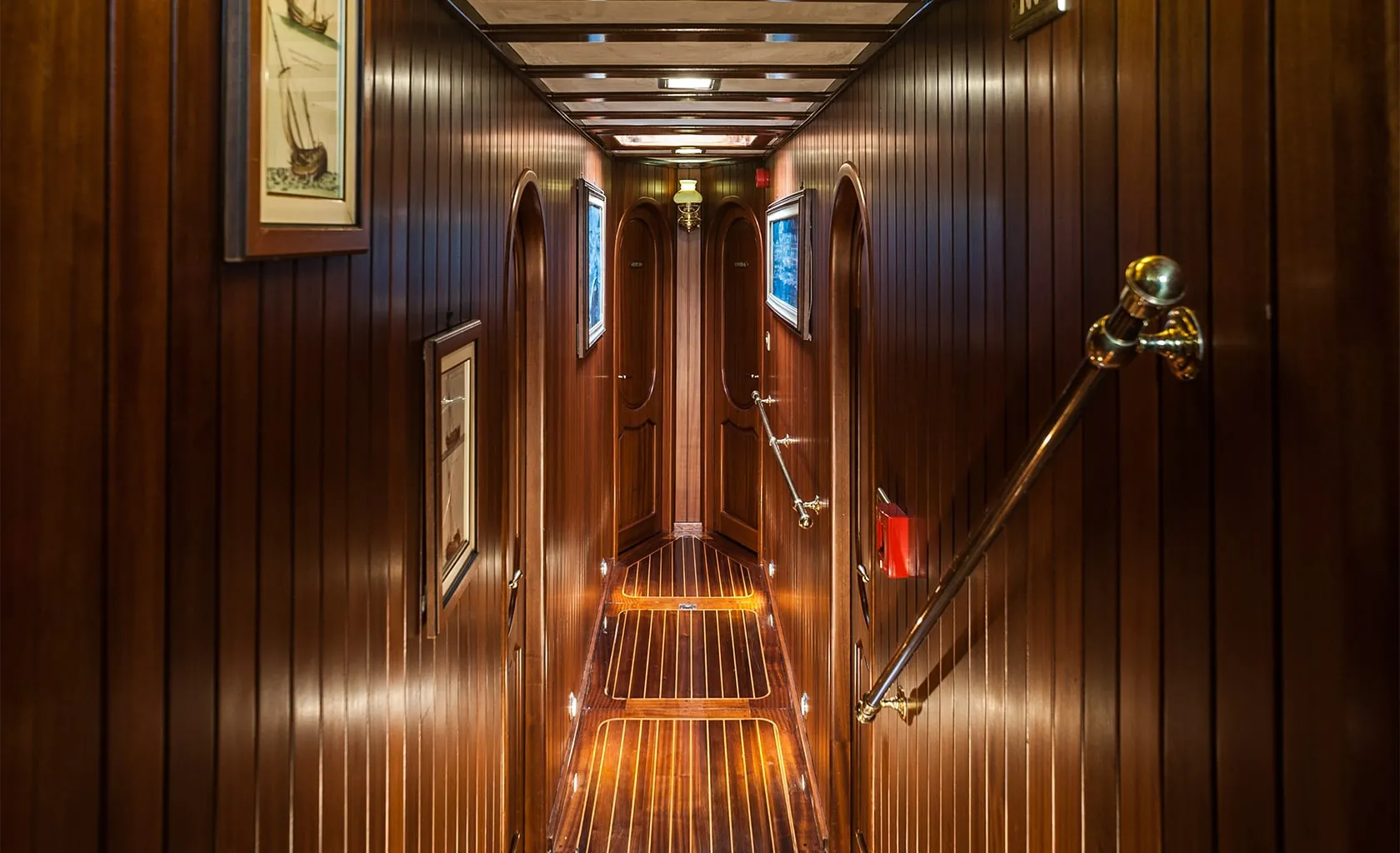 ANGELIQUE Hallway