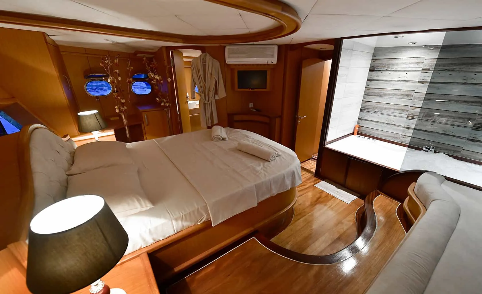 BLU DREAM Master cabin