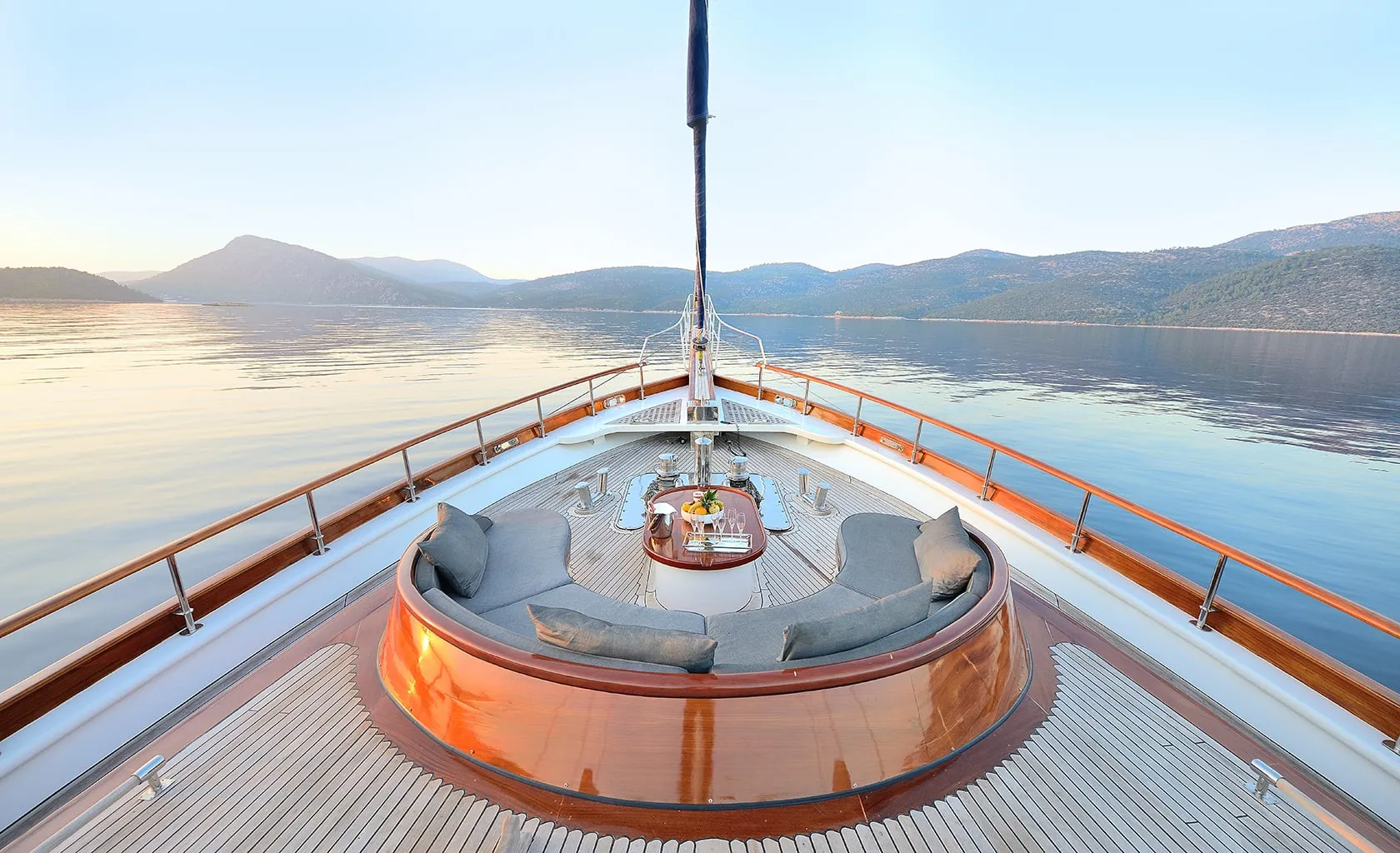 COBRA KING Aft deck