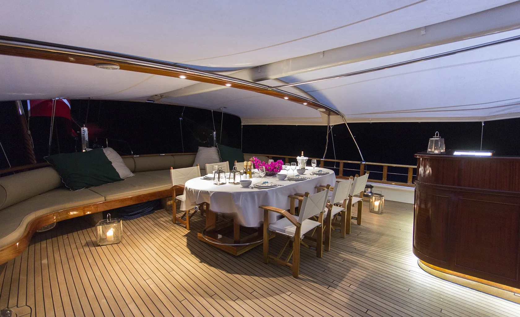 COBRA KING Dining area on Aft deck