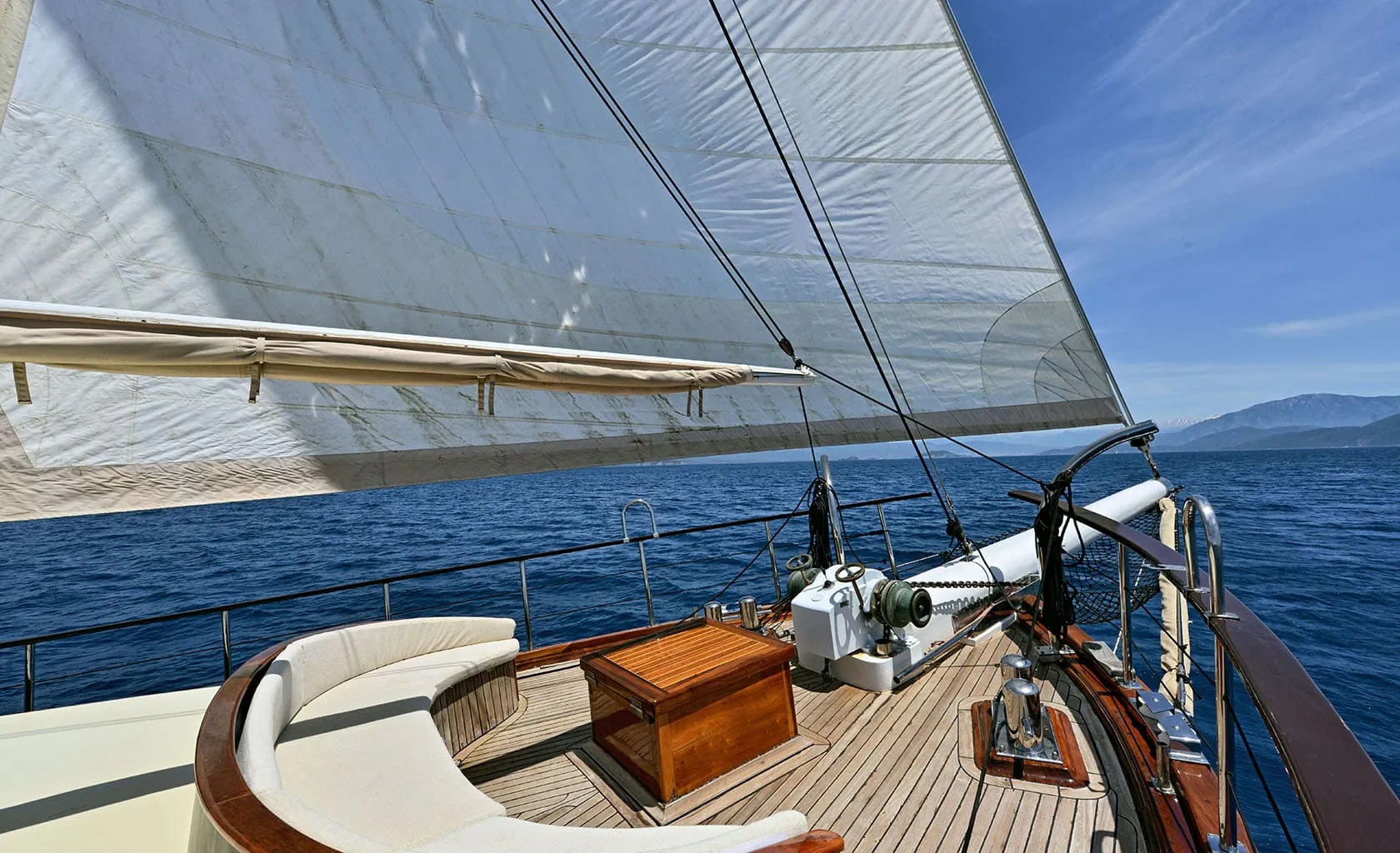 DERIN DENIZ Bow deck