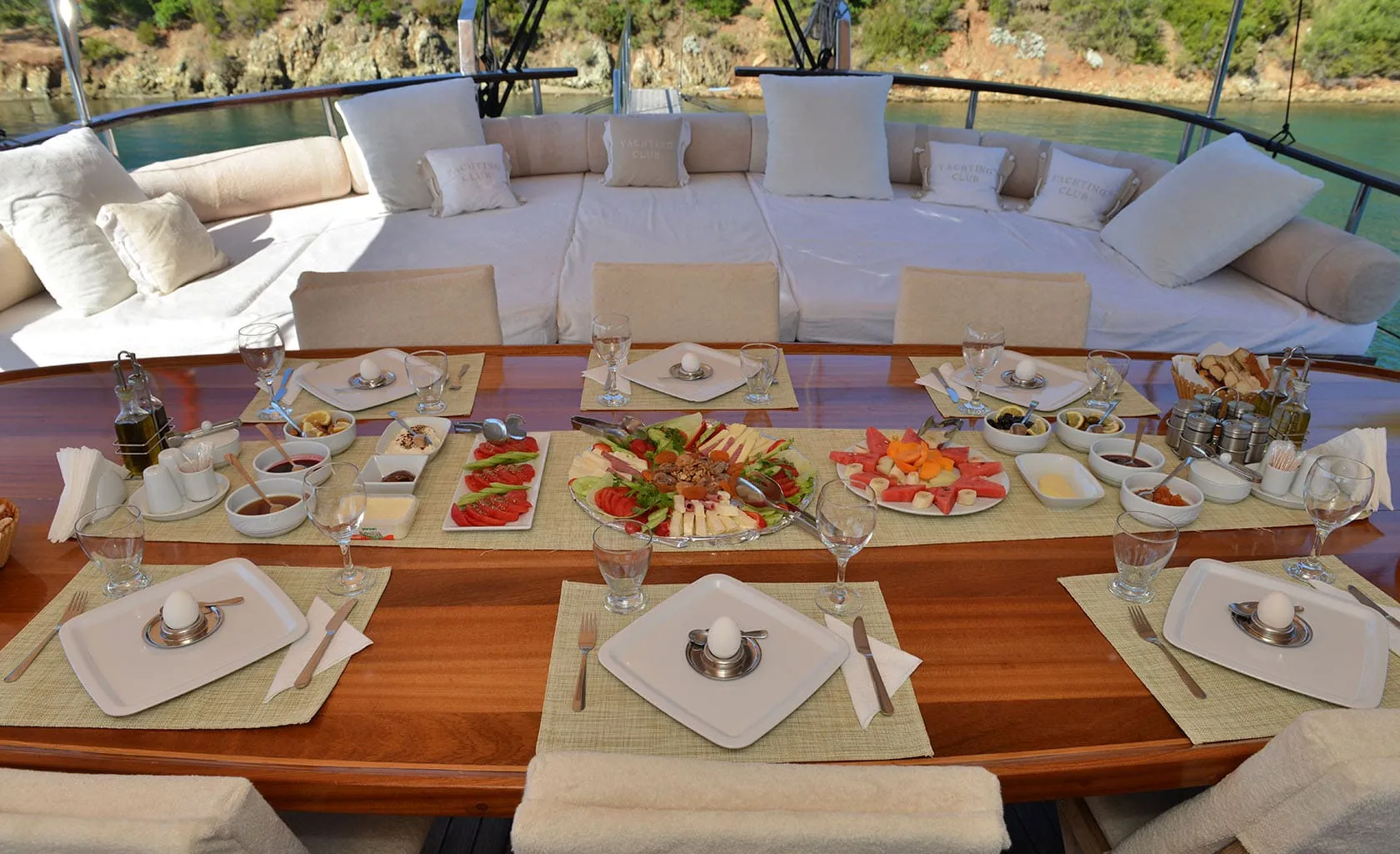 DERIN DENIZ Dining area on Aft deck