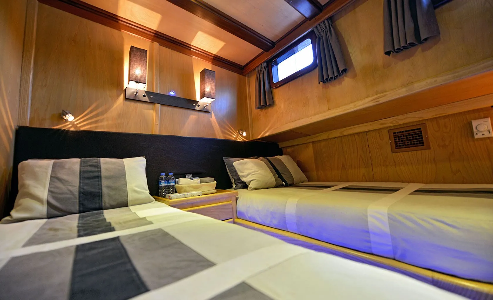 DERIN DENIZ Twin cabin