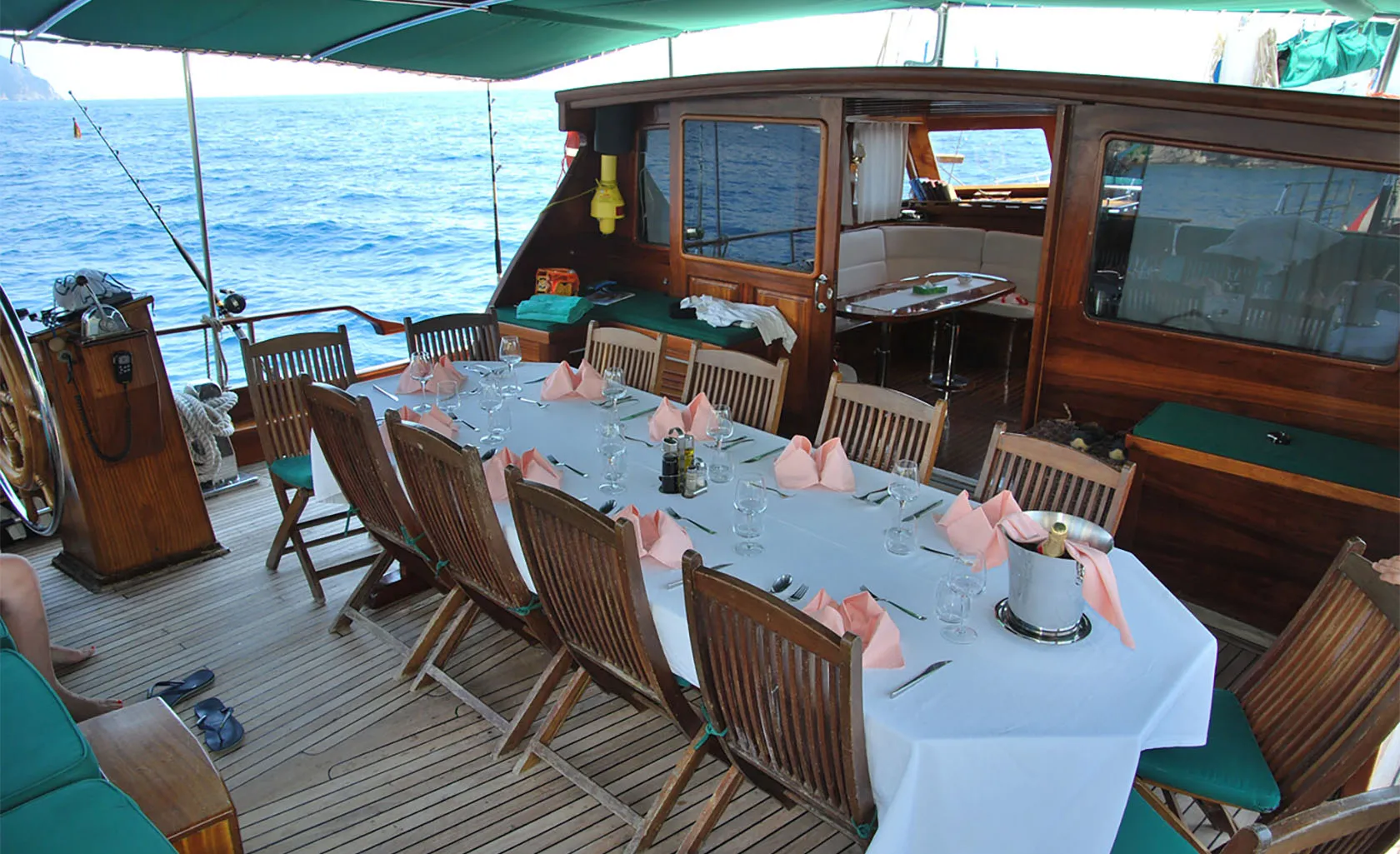 DERIYA DENIZ Aft deck