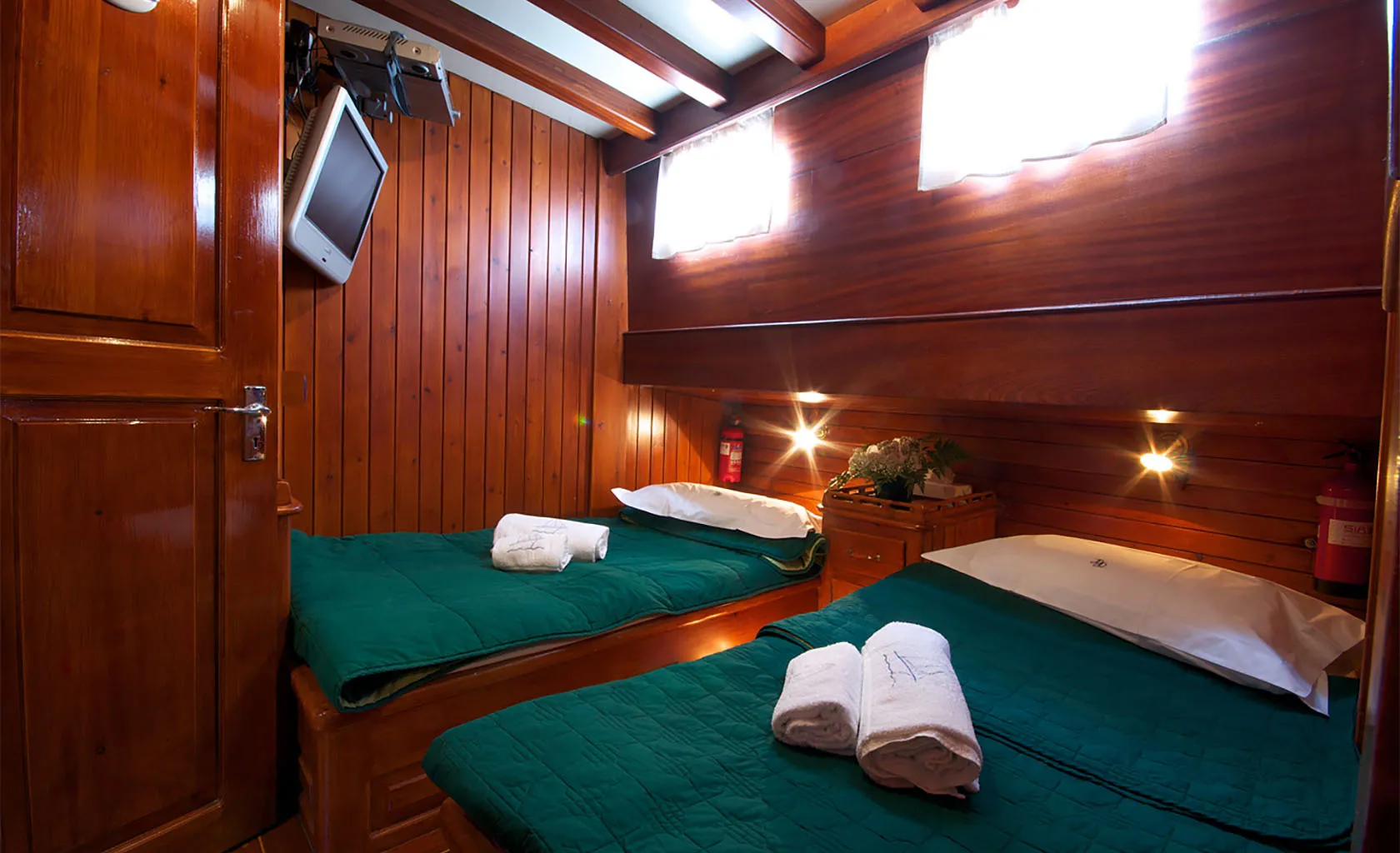 DERIYA DENIZ Twin cabin