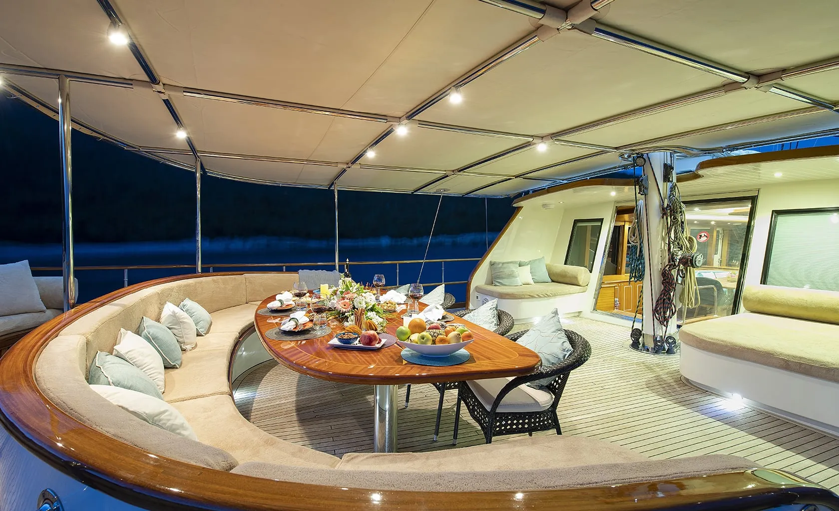 DRAGON FLY Aft deck
