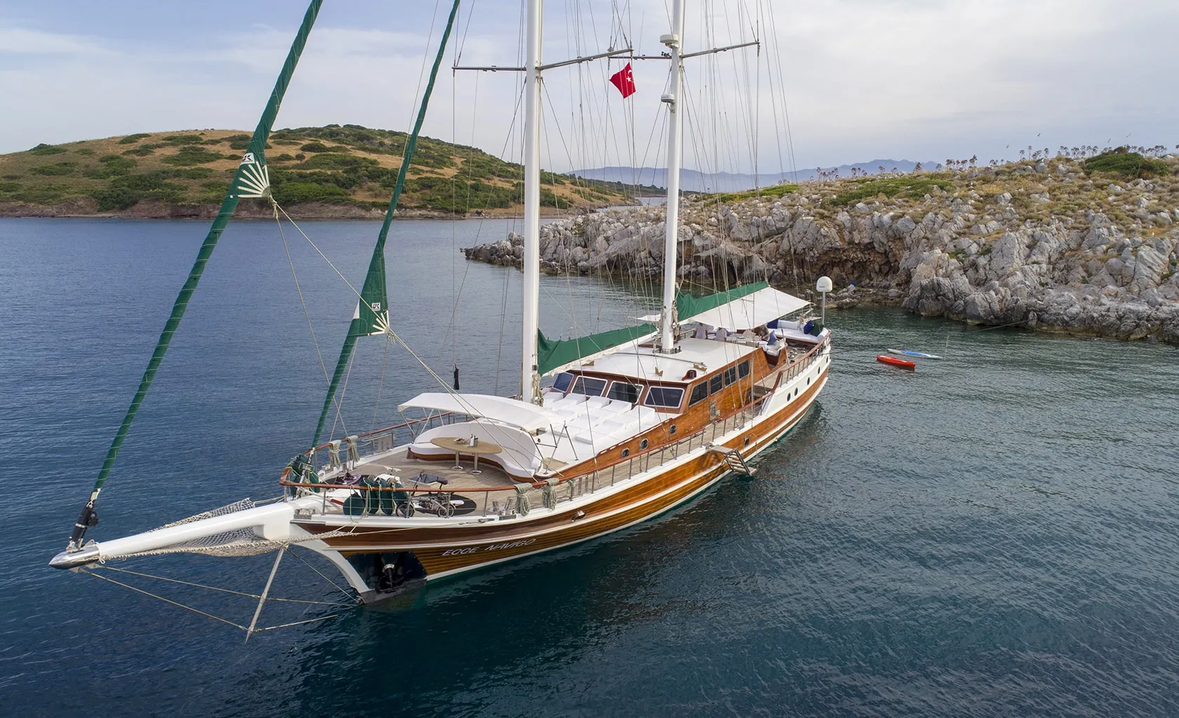 ECCE NAVIGO Anchored