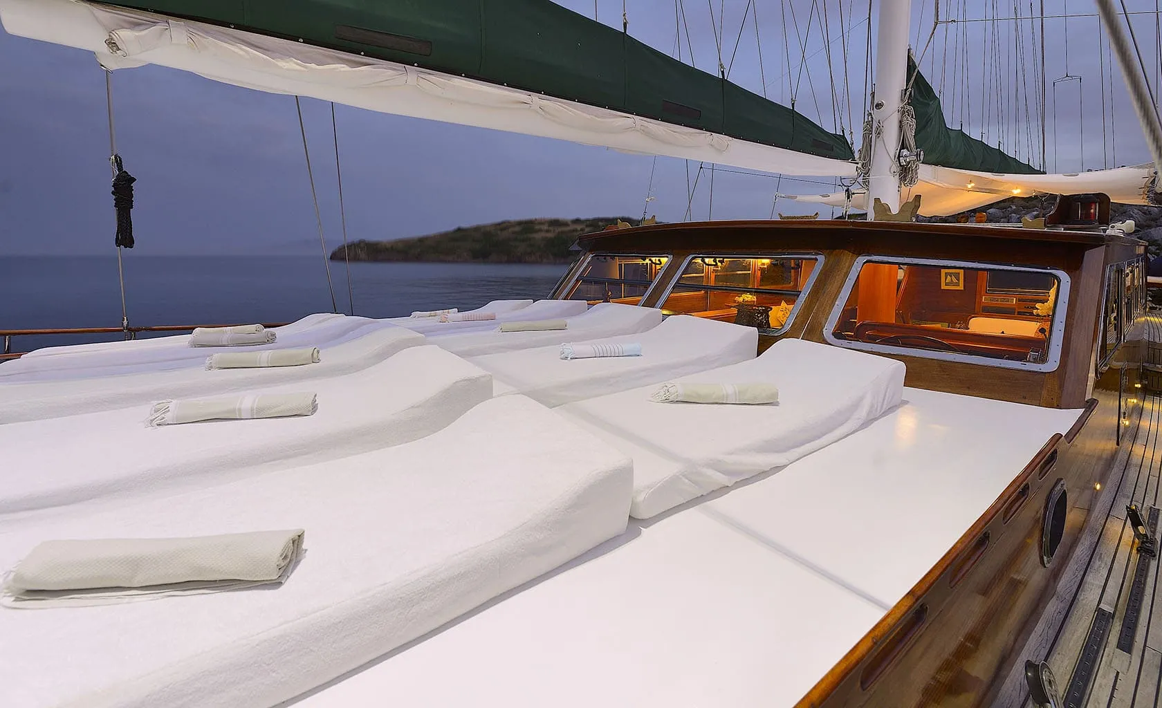 ECCE NAVIGO Sun deck