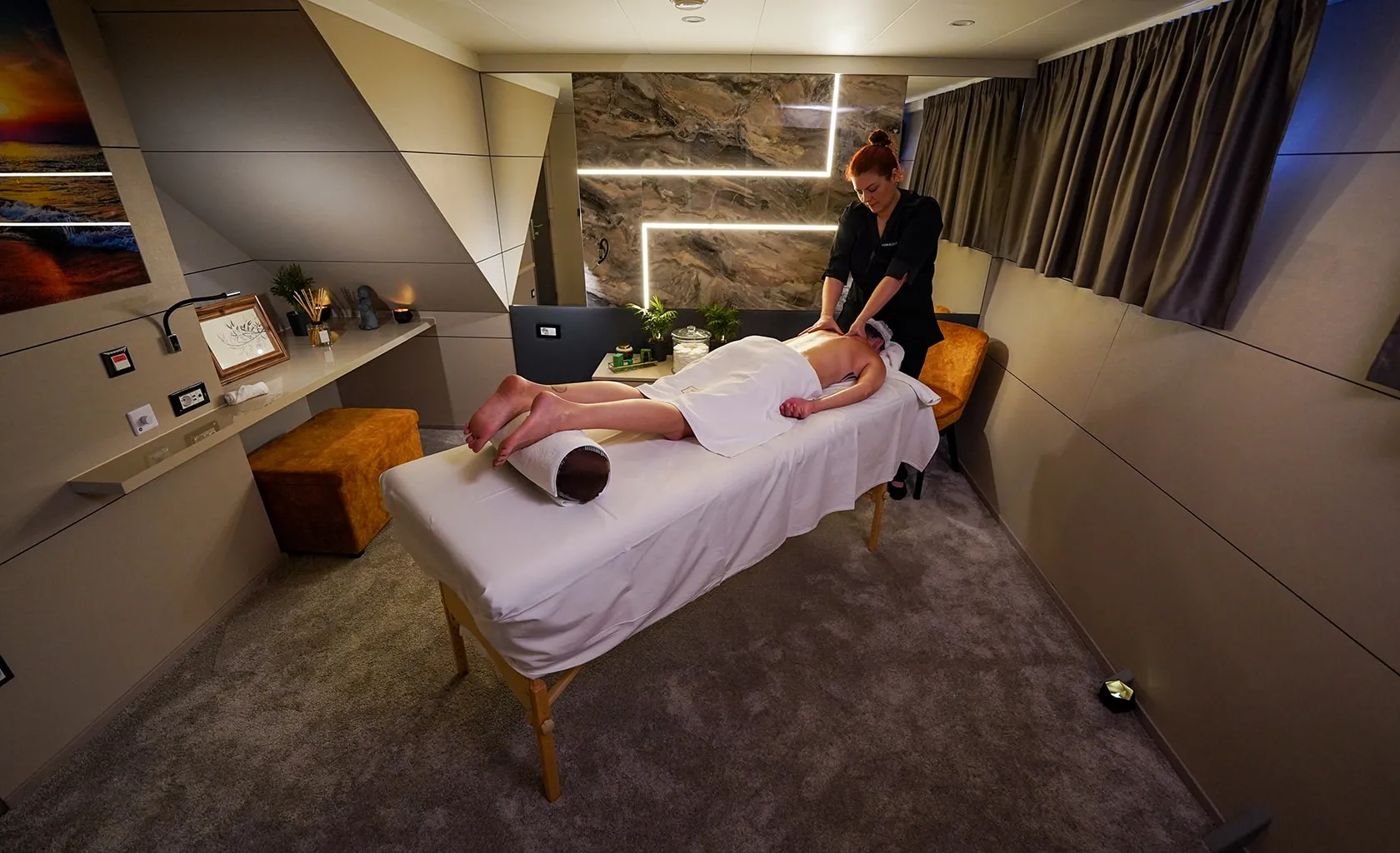 FREEDOM Massage room
