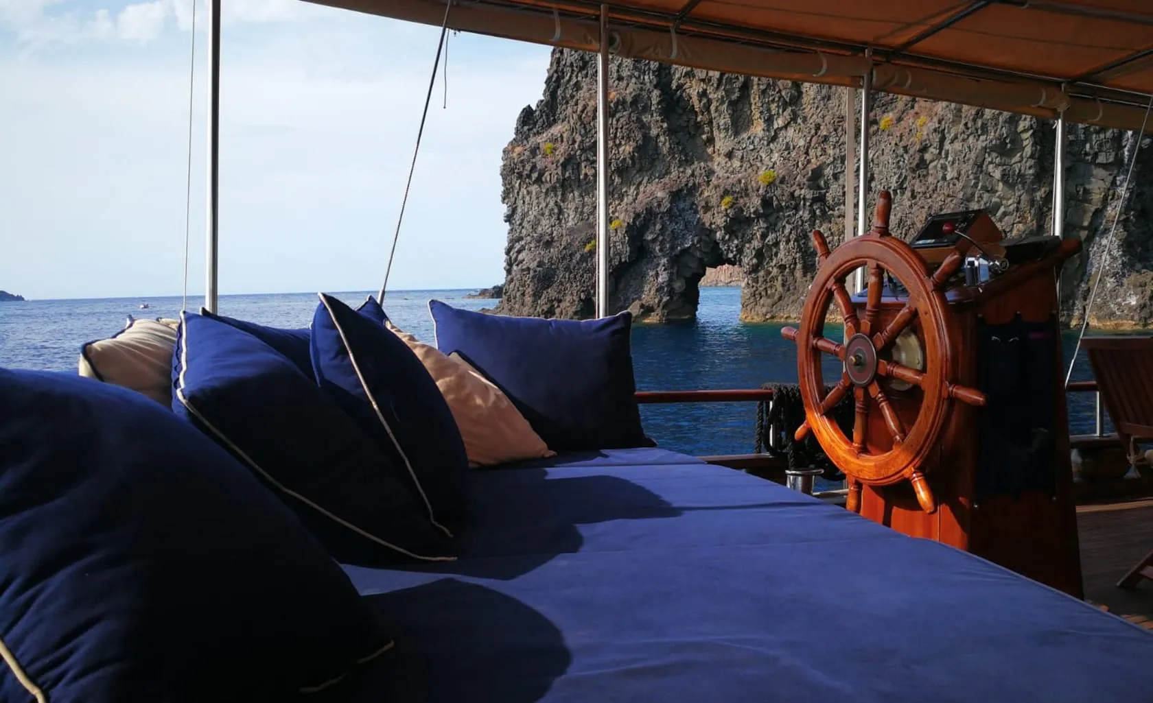 GELIDONYA II Aft deck