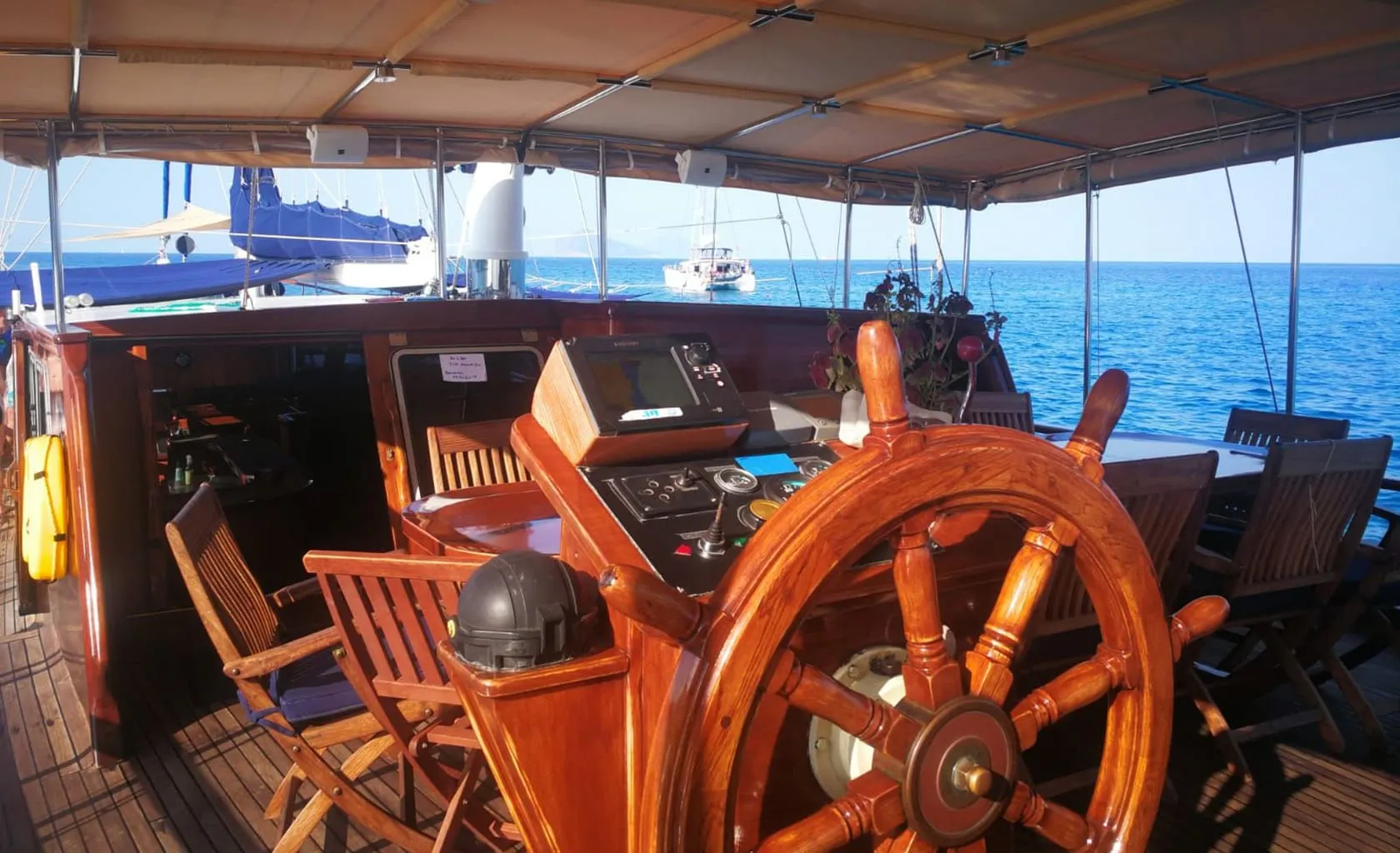 GELIDONYA II Aft deck